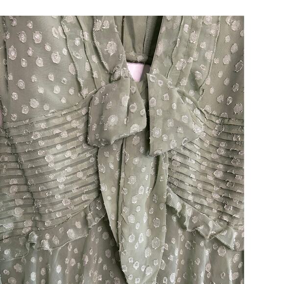 Elegant Green Polka Dot Dress - Picture 3 of 7